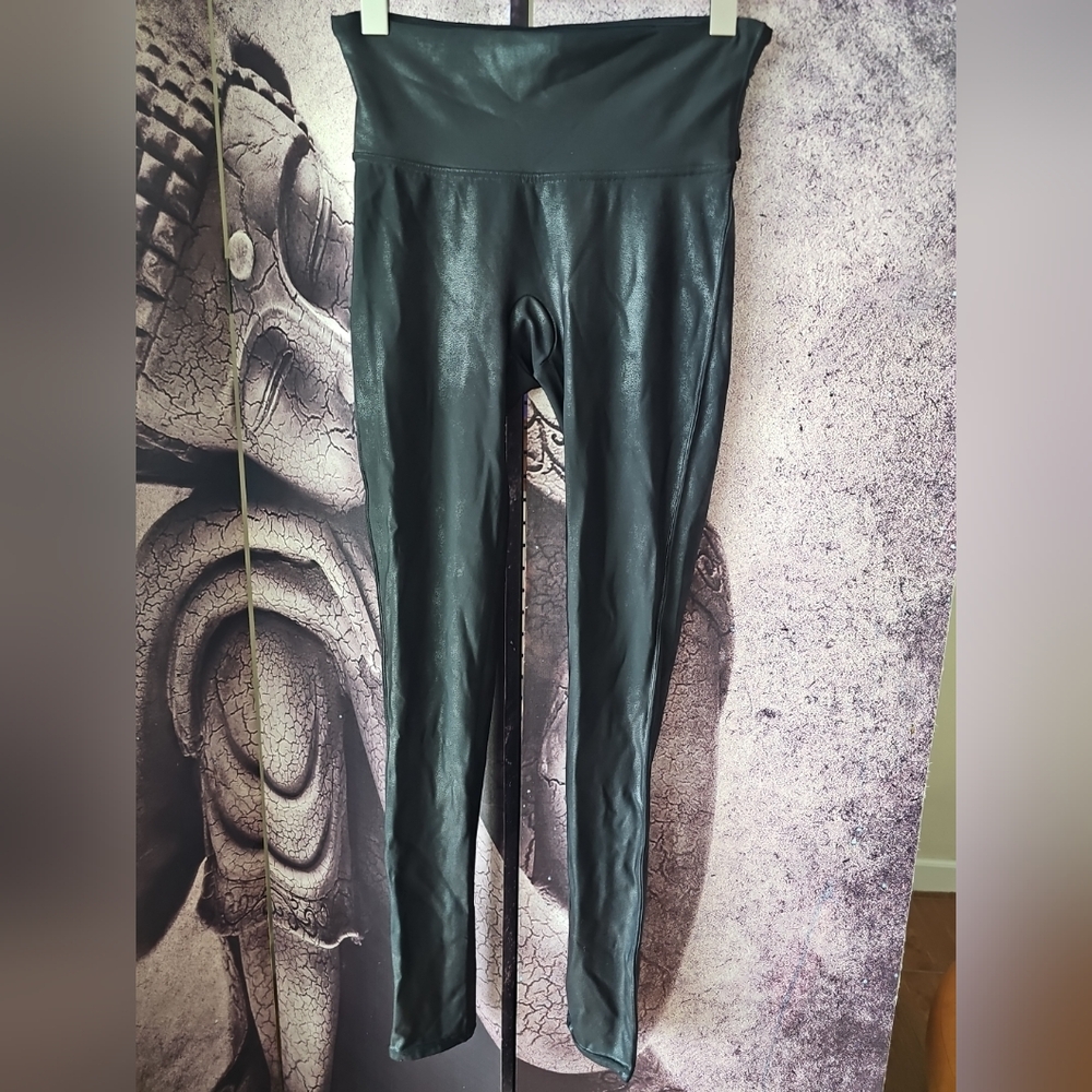 SPANX Faux Leather Leggings Compression‎ Size M Medium Black Shapewear Stretch
